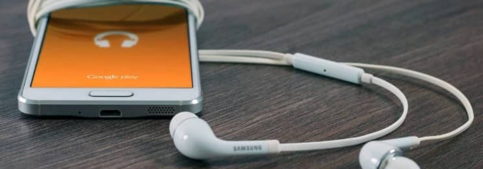 marketing-podcasts-blog-header